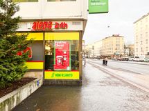 Lähikauppa Alepa  24h on minuutin kävelymatkan päässä.