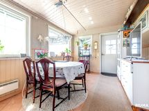 Oleskeluhuone/ eteinen