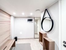 Taloyhtiön saunaosasto on uusittu ja moderni.