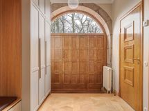 Asunnon majesteettinen sisäänkäynti