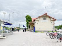Kirkkonummen asemalta junalla Helsinkiin n. 45 min.