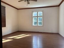 Alakerran makuuhuone