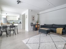 Avara oleskelutila soveltuu mainiosti vaikka illanistujaisten järjestämiseen.