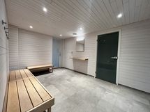 Taloyhtiön tyylikäs saunaosasto