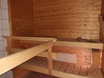 Puulämmitteinen sauna
