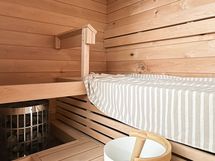 Kylpyhuoneen yhteydestä löytyy kodin oma sauna!