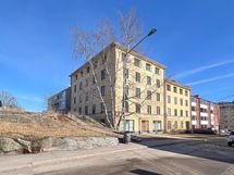 Omalle tontilleen rakennettu talo.