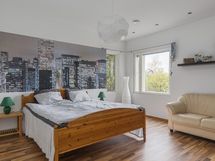 Makuuhuone kellarissa / Sovrum i källaren