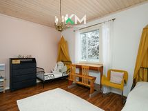 3. makuuhuone vaatehuoneella
