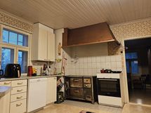 keittiössä puuhella