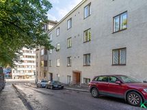 B-rapun sisäänkäynti Kaarlenkujan kautta