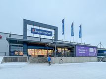 Kävelymatkan päässä on useita kauppoja.