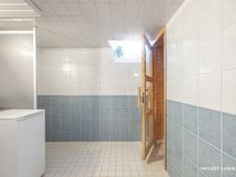 Taloyhtiön saunan pesuhuone