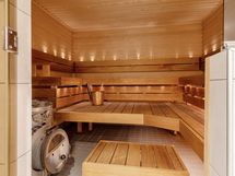 Sauna ja puulämmitteinen kiuas