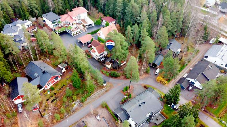 Omakotitalo, Mh,oh,k,kph,2wc,s,parvi,ask.tila,alkovi,etätyötila,kesäpaviljonki, 77/132 m², Satukallio, Järvenpää