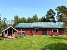 Talousrakennus ja leikkimökki