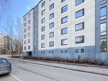 Vuonna 1976 rakennettu yhtiö seisoo omalla tontillaan.