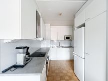 Keittiö on remontoitu 2018 ja se on erittäin siisti.