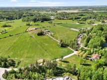 Tasamaata oleva ääräosa yhdelle omakotitalolle