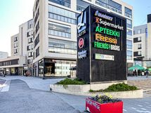 Lauttasaaressa on hyvät päivittäispalvelut, sekä metroasema.