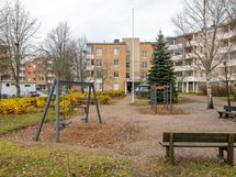 Taloyhtiössä lasten leikkipaikka