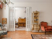 sisäänkäynti olohuoneesta makuuhuoneeseen