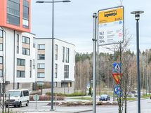 Bussipysäkille on minuutin kävelymatka.