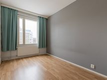 Makuuhuoneita on isolle perheelle riittävästi ja muuten tilaa tarvitsevalle myös!