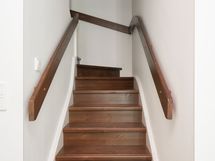 Portaat johdattavat yläkertaan,