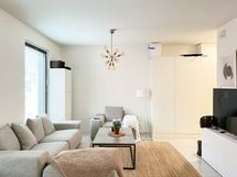 Asunnon yhteydessä on mahdollista vuokrata autopaikka 70€/kk.