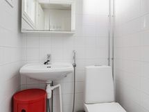Alakerrasta löytyy toinen wc