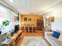 Valoisa ja tilava olohuone