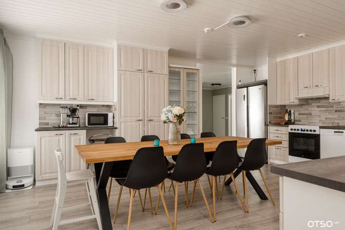 Omakotitalo, 4mh+oh+k/rt+2xwc+2xvh+baari/harrastetila+kph+s, 190/205 m², Uusikoivisto, Pori