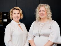 Tätä upeaa taloa välittää Nina ja Heidi NiceHouselta. nina@nicehouselkv.fi tai heidi@nicehouselkv.fi