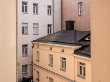 Ikkunanäkymiä.