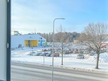 Näkymä makuuhuoneen ikkunasta länteen.