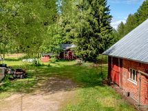 Tallilta pihasaunan (loimienkuivatus huoneen) suuntaan