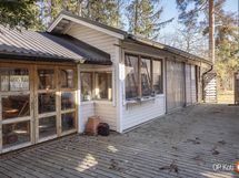 Kesäkeittiö ja uima-allastila
