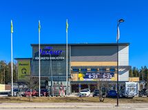 S-market, K-supermarket sekä lidl palvelee noin 1km päässä.
