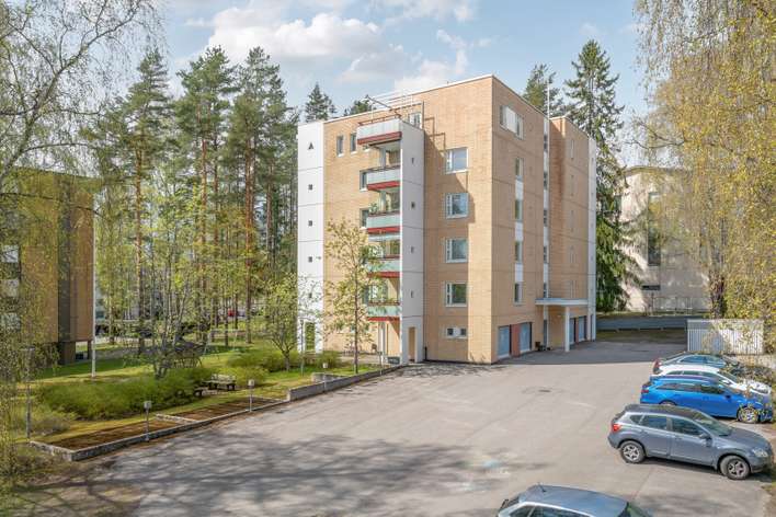 Kerrostalo, 5h+avok+rs+s+kph+wc+vh+ 2 parveketta  (YJ mukaan 5h+k+s), 115 m², Viertola, Hyvinkää