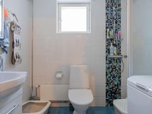 Ikkunallinen kylpyhuone