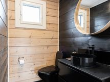 Alakerran erillinen wc