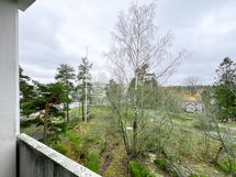 Näkymä parvekkeelta on länteen.