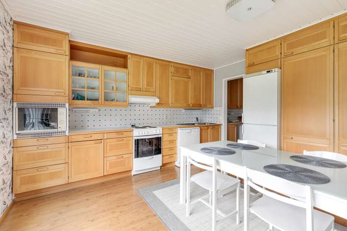 Omakotitalo, 3mh,oh, k, apuk, wc, ph,s, 107/132 m², Luvia - Näkymä 3