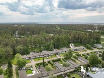 Ilmakuvaa, oikealla päin Höyhtyä vasemmalla Kaukovainion keskustaan päin.