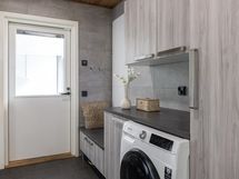 Tyylikkäät kaapistot helpottavat liinavaatteiden säilyttämistä