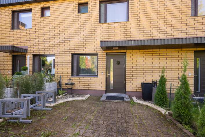 Rivitalo, 3h+k+kph+s+wc+2vh+ parveke+piha, 78,5 m², Tehdas - View 2
