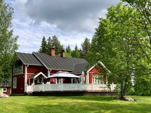 Talo sisääntulo tieltä - terassi