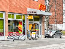 Alepa Mellunmäki on 5 min asunnolta.