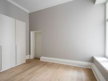 Molemmat makuuhuoneet sisäpihan puolelle